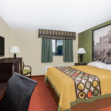 Super 8 By Wyndham Grinnell Ia Экстерьер фото