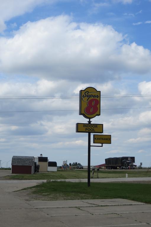 Super 8 By Wyndham Grinnell Ia Экстерьер фото